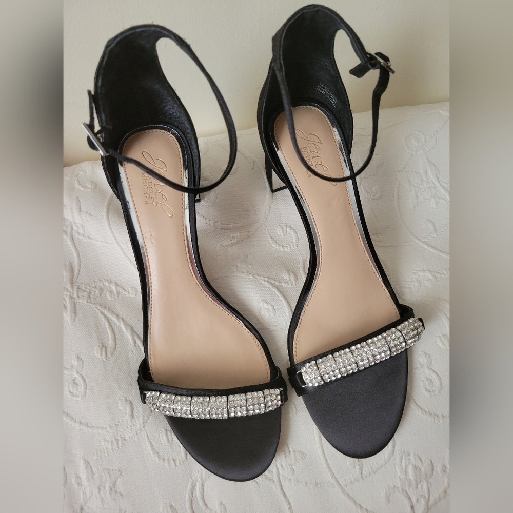 Badgley Mischka Jewel Elegant Black Sandals With Rhinestones.